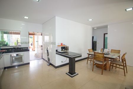 Casa para alugar com 700m², 5 quartos e 14 vagasCozinha