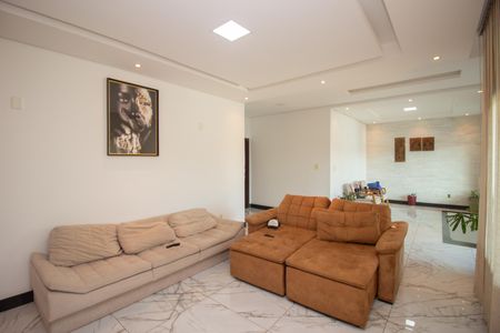 Casa para alugar com 700m², 5 quartos e 14 vagasSala