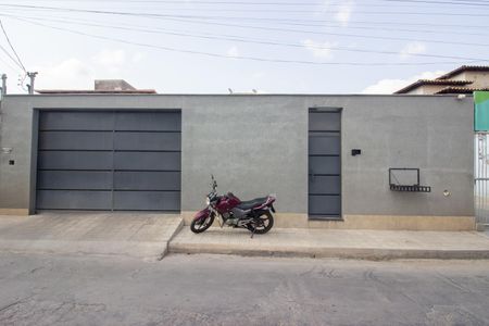 Casa para alugar com 700m², 5 quartos e 14 vagasFachada