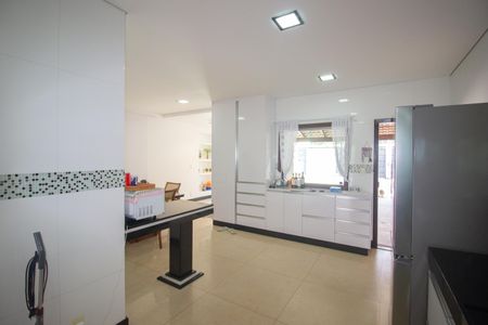 Casa para alugar com 700m², 5 quartos e 14 vagasCozinha