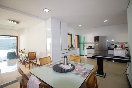 Casa para alugar com 700m², 5 quartos e 14 vagasCozinha