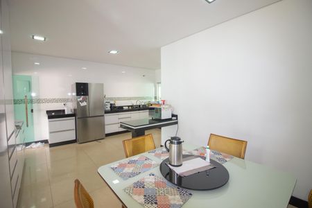 Casa para alugar com 700m², 5 quartos e 14 vagasCozinha