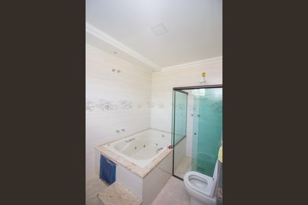 Casa para alugar com 700m², 5 quartos e 14 vagasBanheiro da Suíte 1