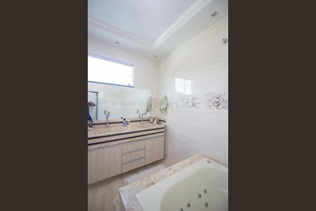 Casa para alugar com 700m², 5 quartos e 14 vagasBanheiro da Suíte 1