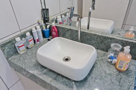 Casa à venda com 260m², 2 quartos e 3 vagasBanheiro da Suíte 1