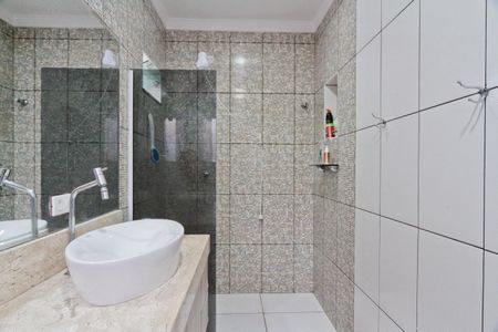 Casa à venda com 260m², 2 quartos e 3 vagasBanheiro da Suíte 2