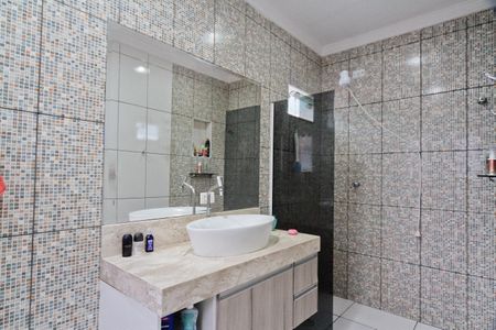 Casa à venda com 260m², 2 quartos e 3 vagasBanheiro da Suíte 2