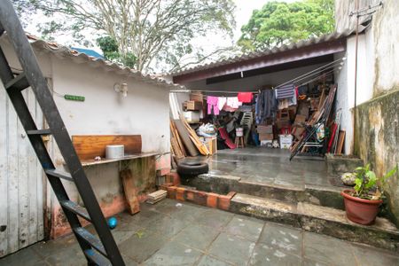 Casa à venda com 200m², 2 quartos e 1 vaga Casa à venda com 200m², 2 quartos e 1 vagaQuintal