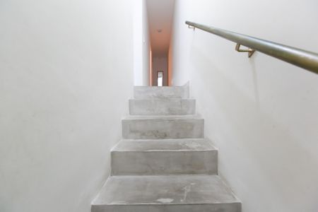 Casa à venda com 200m², 2 quartos e 1 vaga Casa à venda com 200m², 2 quartos e 1 vagaEscada