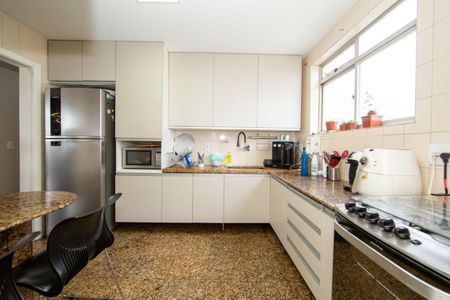 Apartamento à venda com 157m², 4 quartos e 2 vagasCozinha