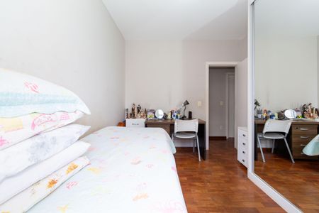 Apartamento à venda com 157m², 4 quartos e 2 vagasQuarto 2