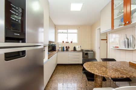 Apartamento à venda com 157m², 4 quartos e 2 vagasCozinha