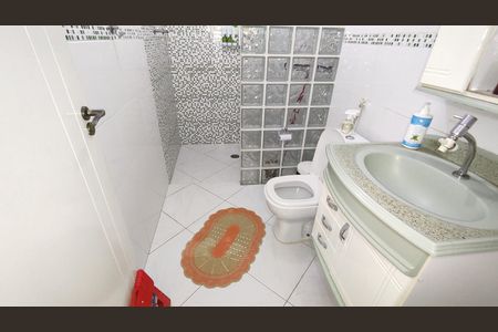 Casa para alugar com 290m², 4 quartos e 2 vagasBanheiro social