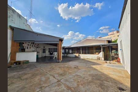 Casa à venda com 157m², 3 quartos e 3 vagas Casa à venda com 157m², 3 quartos e 3 vagasQuintal