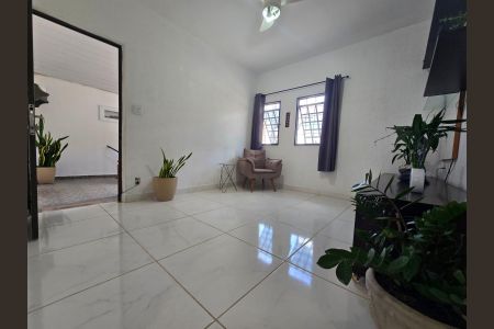 Casa à venda com 157m², 3 quartos e 3 vagas Casa à venda com 157m², 3 quartos e 3 vagasSala