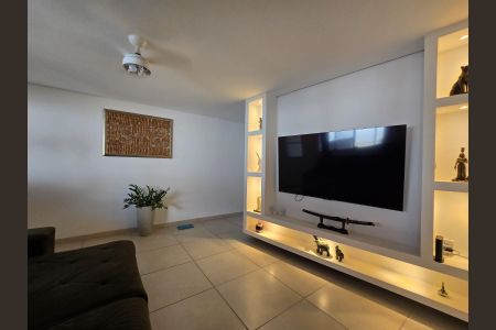 Casa à venda com 157m², 3 quartos e 3 vagas Casa à venda com 157m², 3 quartos e 3 vagasSala