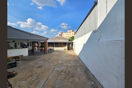 Casa à venda com 157m², 3 quartos e 3 vagas Casa à venda com 157m², 3 quartos e 3 vagasQuintal