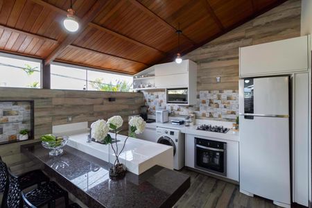 Casa de condomínio à venda com 124m², 3 quartos e 2 vagasCozinha e Área de Serviço