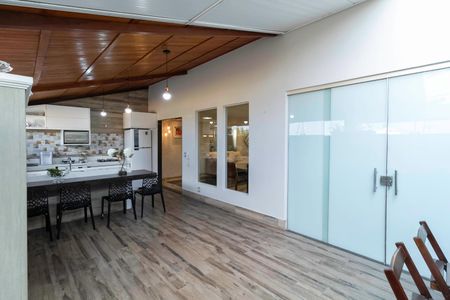 Casa de condomínio à venda com 124m², 3 quartos e 2 vagasCozinha e Área de Serviço