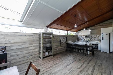 Casa de condomínio à venda com 124m², 3 quartos e 2 vagasCozinha e Área de Serviço