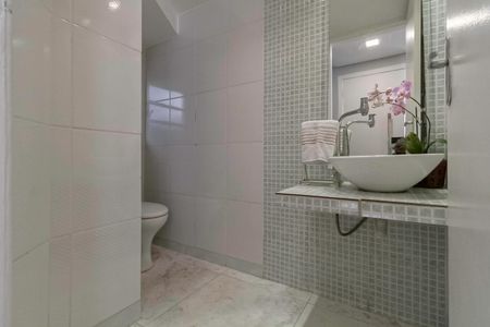 Casa de condomínio à venda com 124m², 3 quartos e 2 vagasLavabo