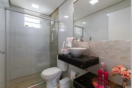 Casa de condomínio à venda com 124m², 3 quartos e 2 vagasBanheiro da suíte