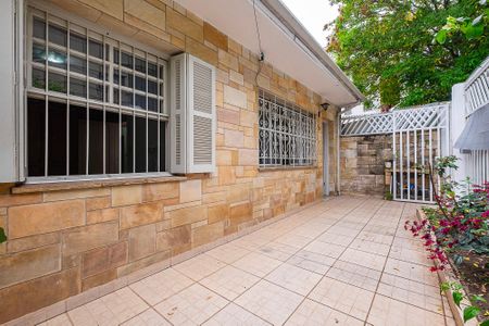 Casa à venda com 210m², 3 quartos e 4 vagas Casa à venda com 210m², 3 quartos e 4 vagasQuintal