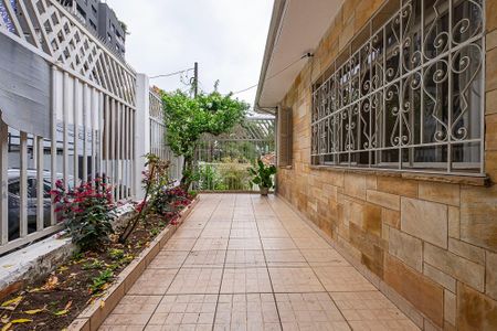 Casa à venda com 210m², 3 quartos e 4 vagas Casa à venda com 210m², 3 quartos e 4 vagasQuintal