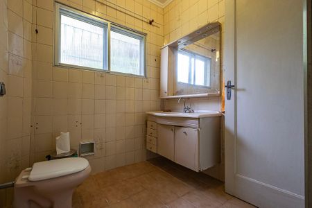 Casa à venda com 210m², 3 quartos e 4 vagas Casa à venda com 210m², 3 quartos e 4 vagasBanheiro Social