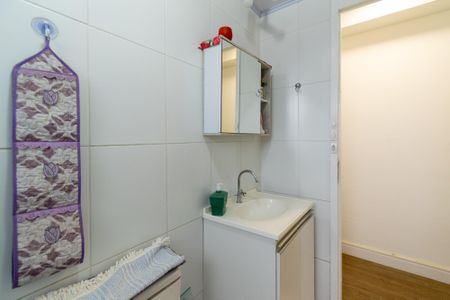 Apartamento à venda com 66m², 2 quartos e 1 vagaBanheiro Social