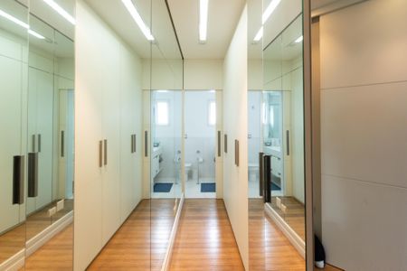 Apartamento à venda com 245m², 2 quartos e 4 vagasBanheiro da Suíte 2