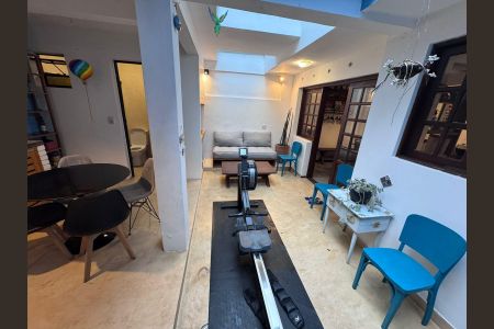 Casa à venda com 3 quartos, 250m² em Jardim Rizzo, São Paulo