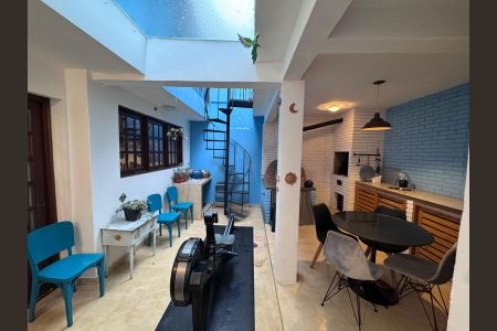 Casa à venda com 3 quartos, 250m² em Jardim Rizzo, São Paulo