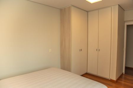 Apartamento à venda com 182m², 3 quartos e 3 vagas Apartamento à venda com 182m², 3 quartos e 3 vagasSuíte 2
