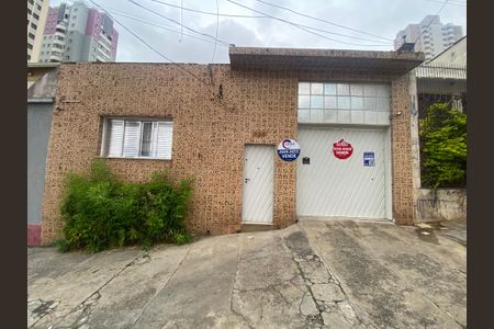 Casa à venda com 350m², 3 quartos e 4 vagasFachada - Placa