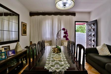 Sala de casa à venda com 3 quartos, 350m² em Vila Bertioga, São Paulo