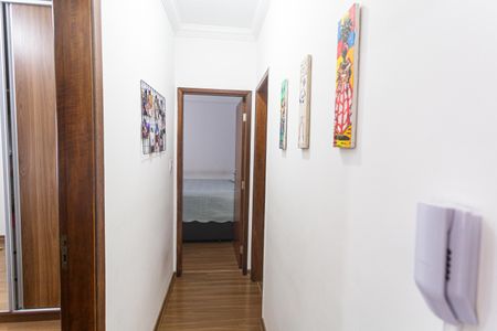 Corredor de apartamento para alugar com 2 quartos, 50m² em Sagrada Família, Belo Horizonte