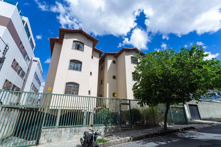 Apartamento para alugar com 50m², 2 quartos e 1 vaga Apartamento para alugar com 50m², 2 quartos e 1 vagaFachada