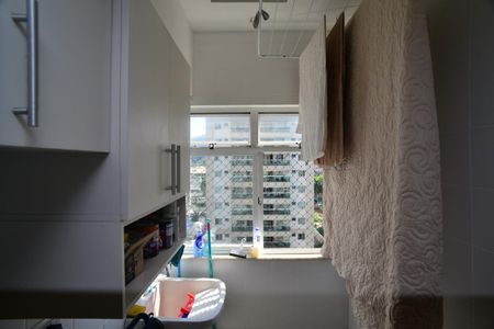 Área de Serviço de apartamento para alugar com 2 quartos, 68m² em Barra da Tijuca, Rio de Janeiro