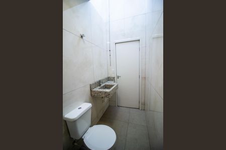 Casa de condomínio para alugar com 80m², 2 quartos e 1 vaga Casa de condomínio para alugar com 80m², 2 quartos e 1 vagaBanheiro