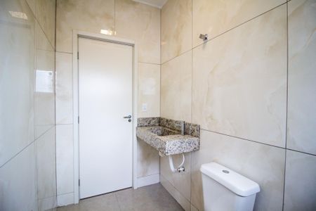 Casa de condomínio para alugar com 80m², 2 quartos e 1 vaga Casa de condomínio para alugar com 80m², 2 quartos e 1 vagaBanheiro da Suíte