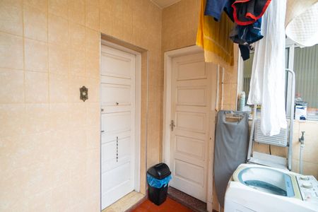 Apartamento à venda com 119m², 2 quartos e sem vaga Apartamento à venda com 119m², 2 quartos e sem vagaLavanderia