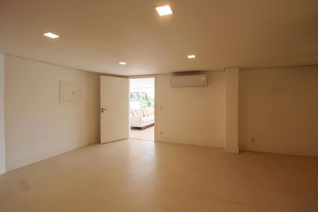 Casa de condomínio à venda com 850m², 4 quartos e 6 vagasSala multiuso 
