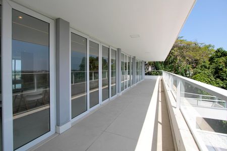 Casa de condomínio à venda com 850m², 4 quartos e 6 vagasVaranda