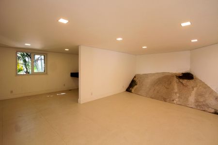 Casa de condomínio à venda com 850m², 4 quartos e 6 vagasSala multiuso 