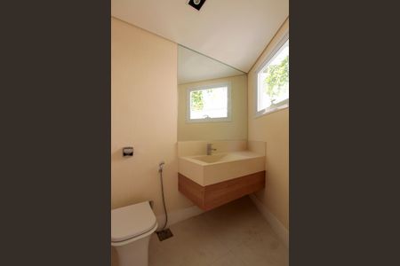 Casa de condomínio à venda com 850m², 4 quartos e 6 vagasLavabo