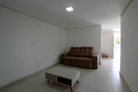 Casa de condomínio à venda com 850m², 4 quartos e 6 vagasApartamento de funcionário 