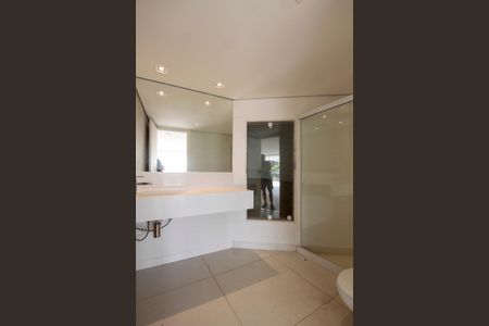 Casa de condomínio à venda com 850m², 4 quartos e 6 vagasBanheiro