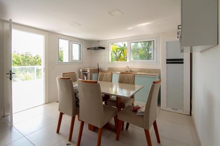 Casa de condomínio à venda com 850m², 4 quartos e 6 vagasApartamento de funcionário 