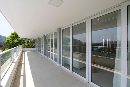 Casa de condomínio à venda com 850m², 4 quartos e 6 vagasVaranda